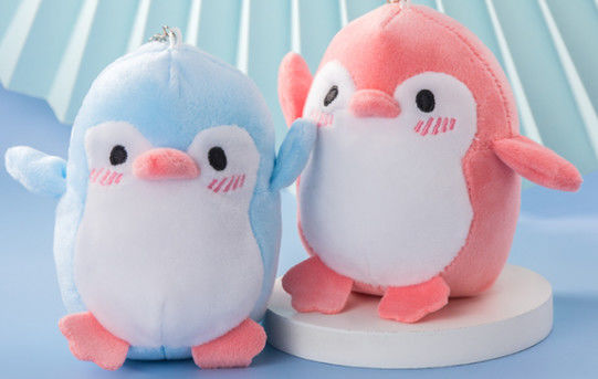 L'animale adorabile del pinguino ha farcito i giocattoli 1Pcs, colore casuale dei regali di favore di partito del pendente di Toy Keychain Key Holder Bag della peluche della bambola