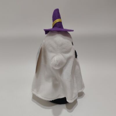 Fantasmi bianchi di Halloween con cappelli e scope