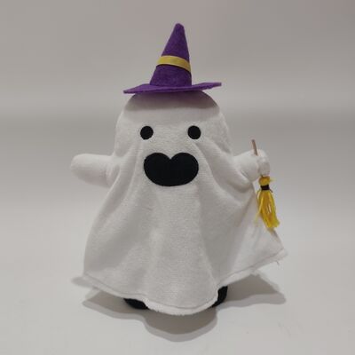 Fantasmi bianchi di Halloween con cappelli e scope