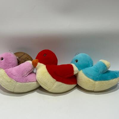 Giocattolo colorato per uccelli con bottoni in peluche per bambini e collezionisti